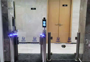 人臉識(shí)別系統(tǒng)速通門多少錢一臺(tái)?