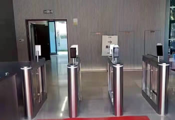 什么是人行翼閘？人行通道翼閘的寬度是多少？